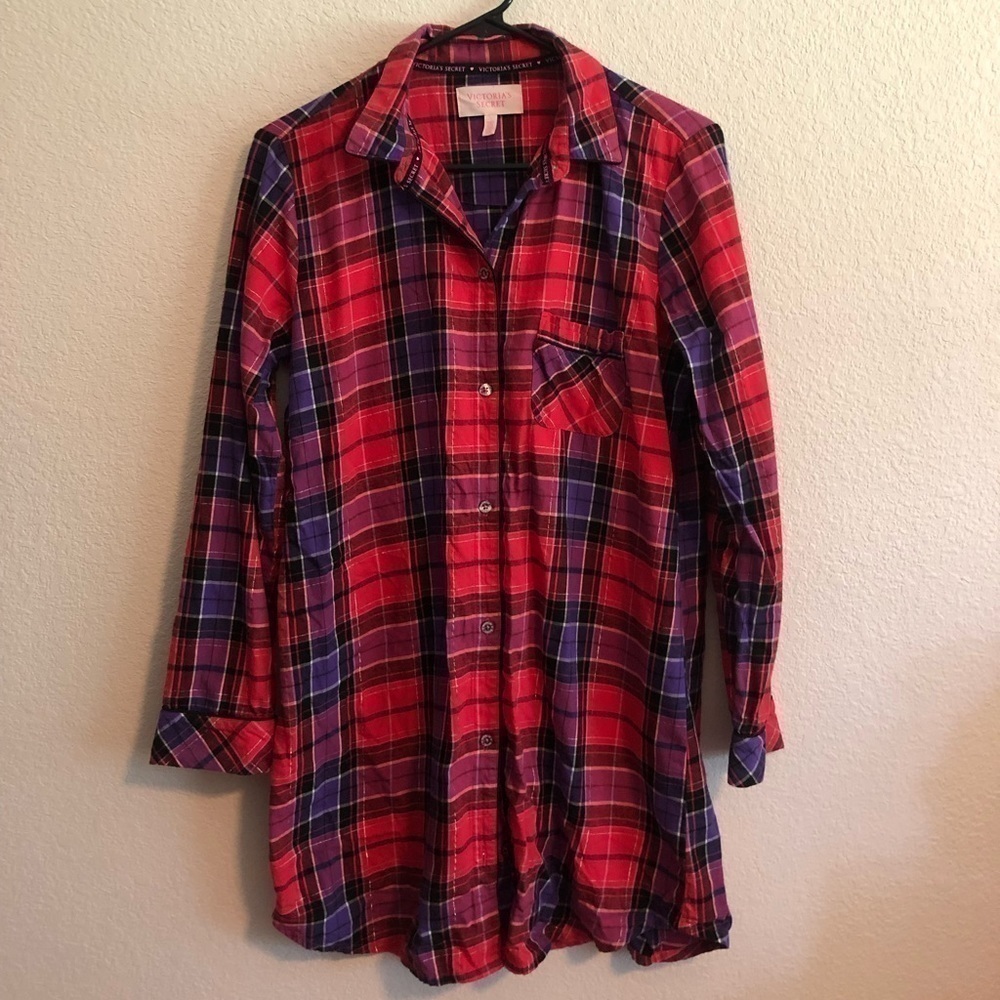 𝅺Victoria Secret’s Button Down Shirt Size Small